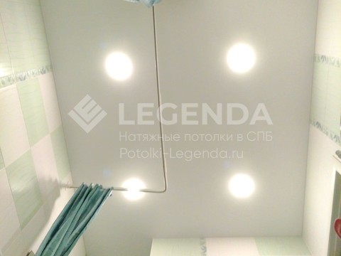Перетяжка потолка в ванной комнате + добавили 2 светильника