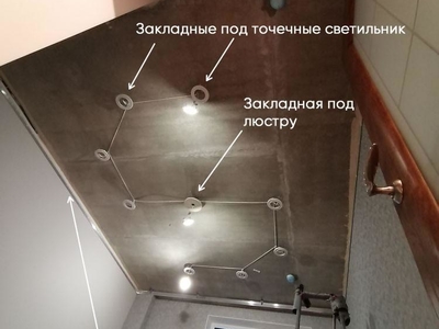 До и после монтажа натяжного потолка. Жилая комната и санузел 