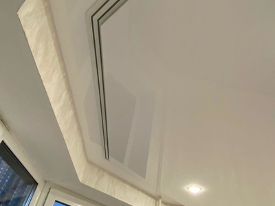 Натяжные потолки с гардиной ПК-15 для скрытого карниза. С RGB-подсветкой штор 