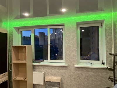 Натяжные потолки с гардиной ПК-15 для скрытого карниза. С RGB-подсветкой штор 