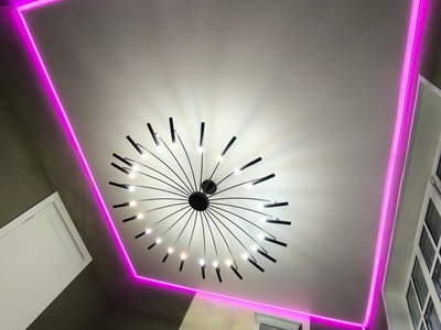 Контурный натяжной потолок с RGB подсветкой 